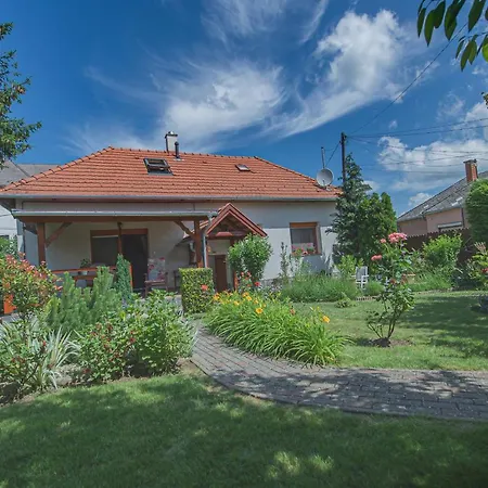 Voelgykapu Vendeghaz Apartamento Monostorapati